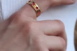 Anello elegante, rosso