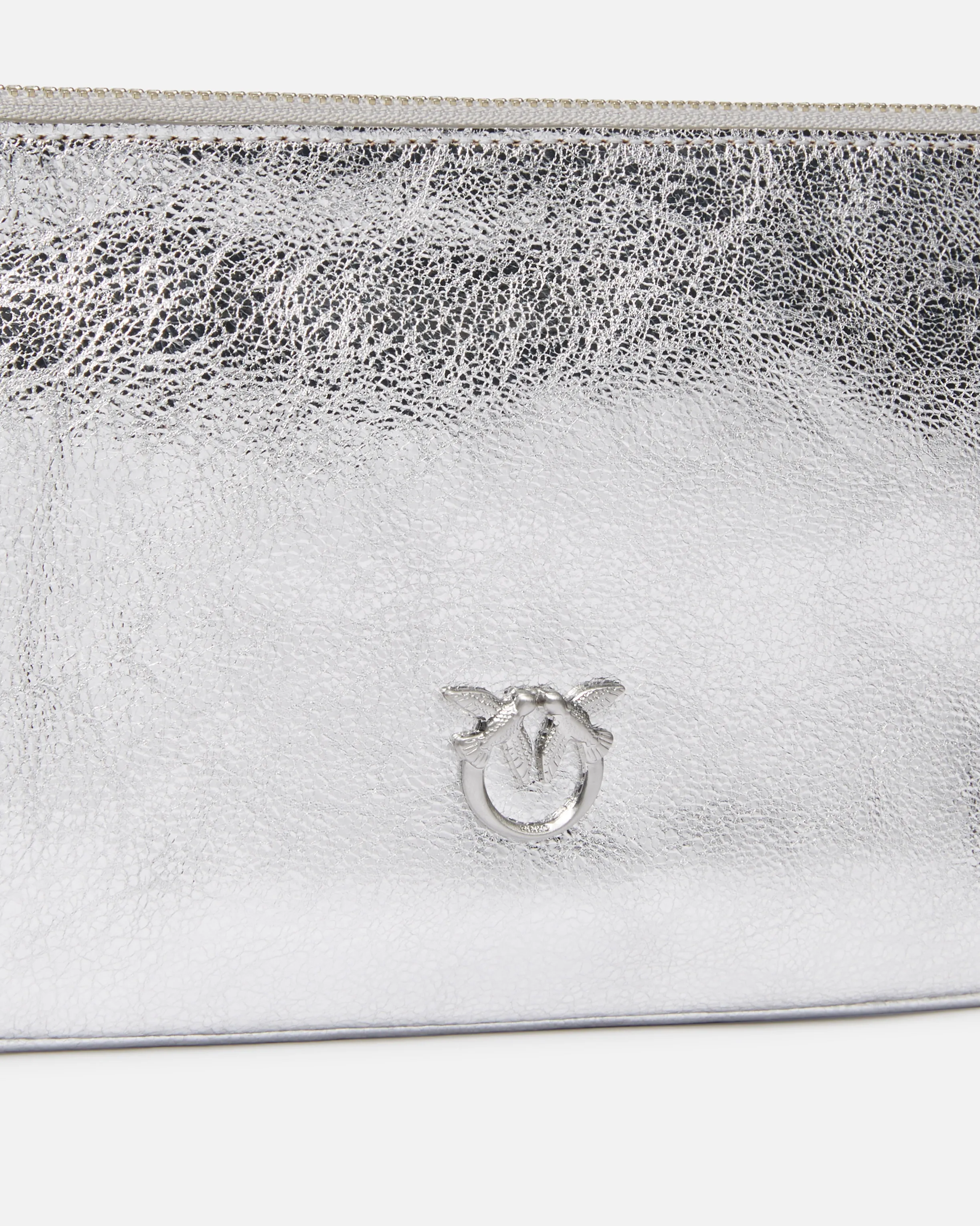  Borsetta pochette in pelle laminata con tracolla    