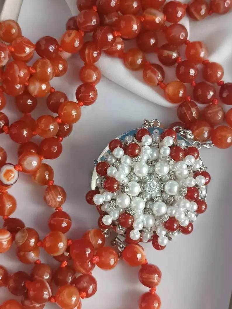 Collana a Tre Fili con Corniola e Chiusura Gioiello