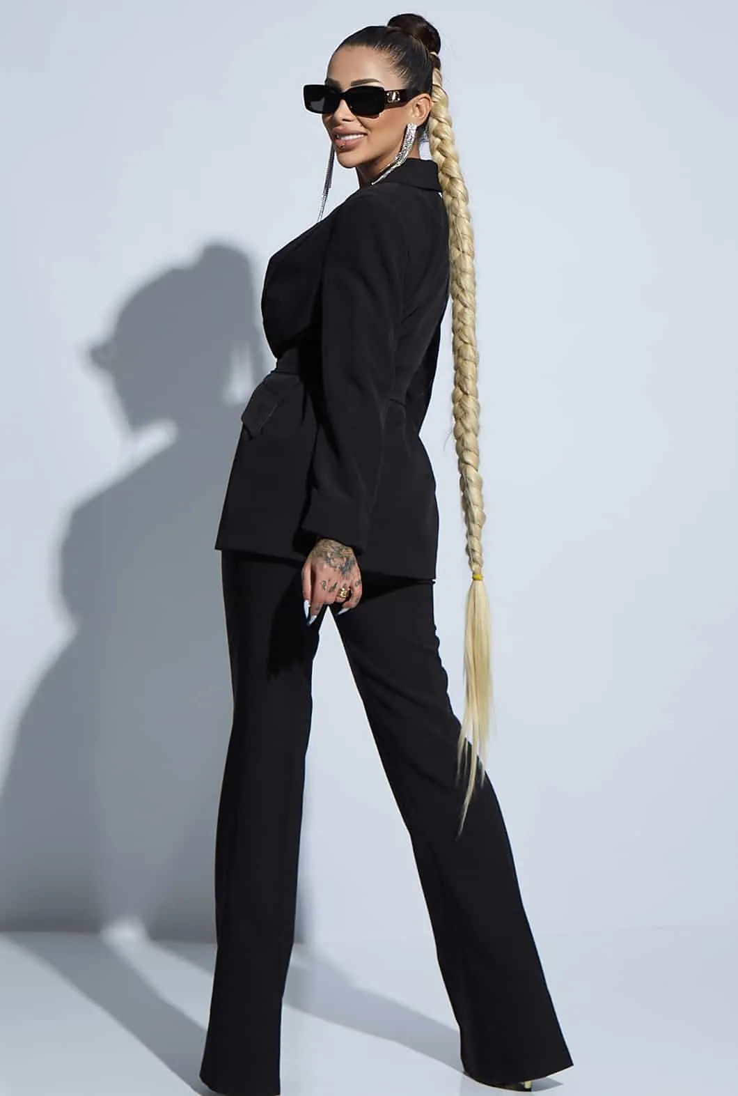 Elegante tailleur con corpino incluso