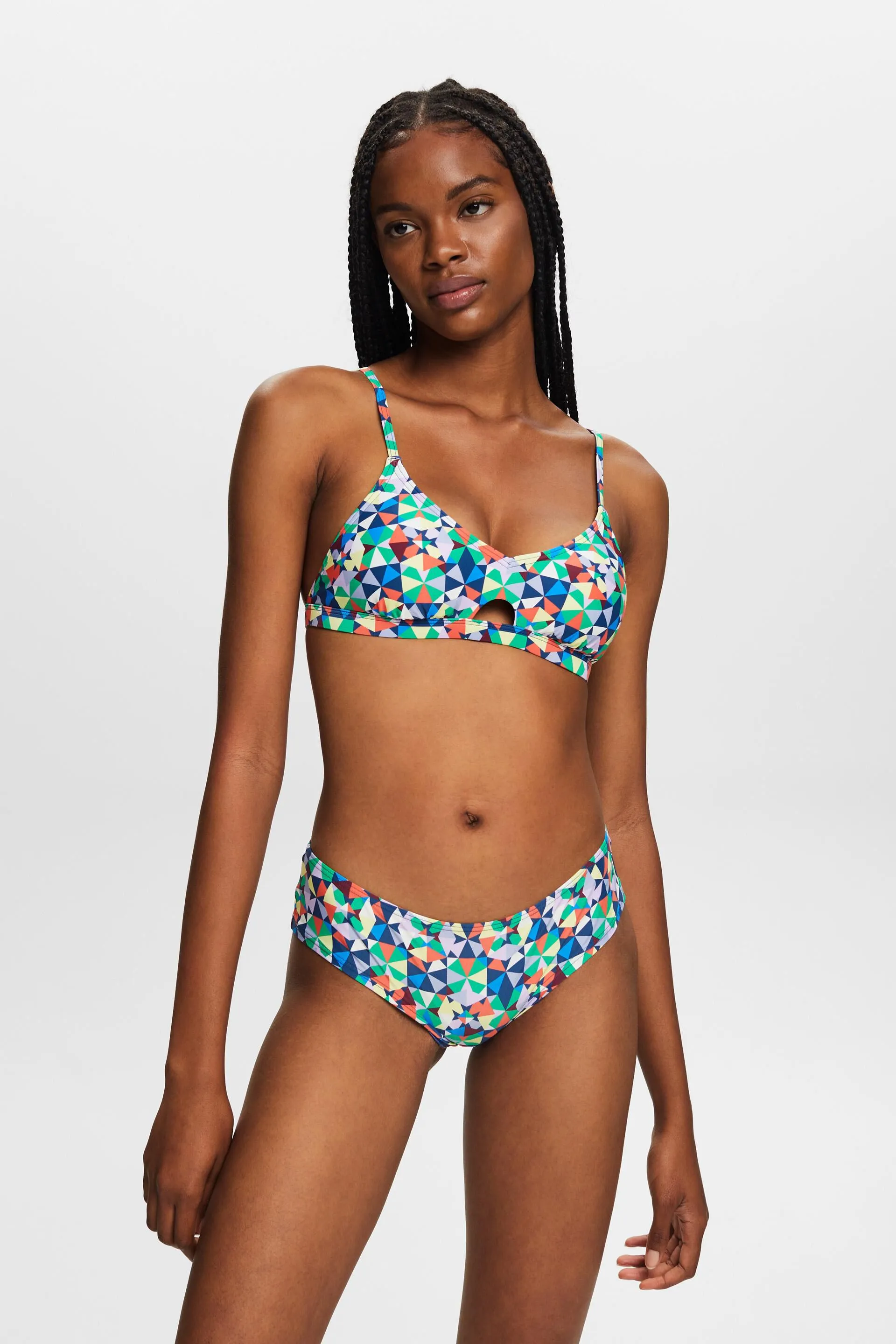 In materiale riciclato: top da bikini imbottito con motivo allover