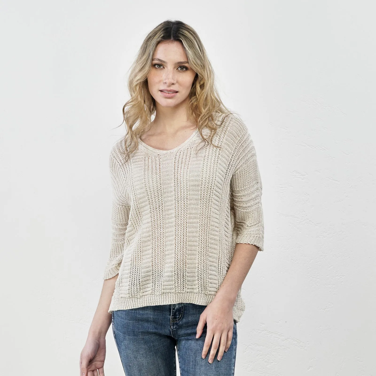 Maglioncino beige leggero con ricamo
