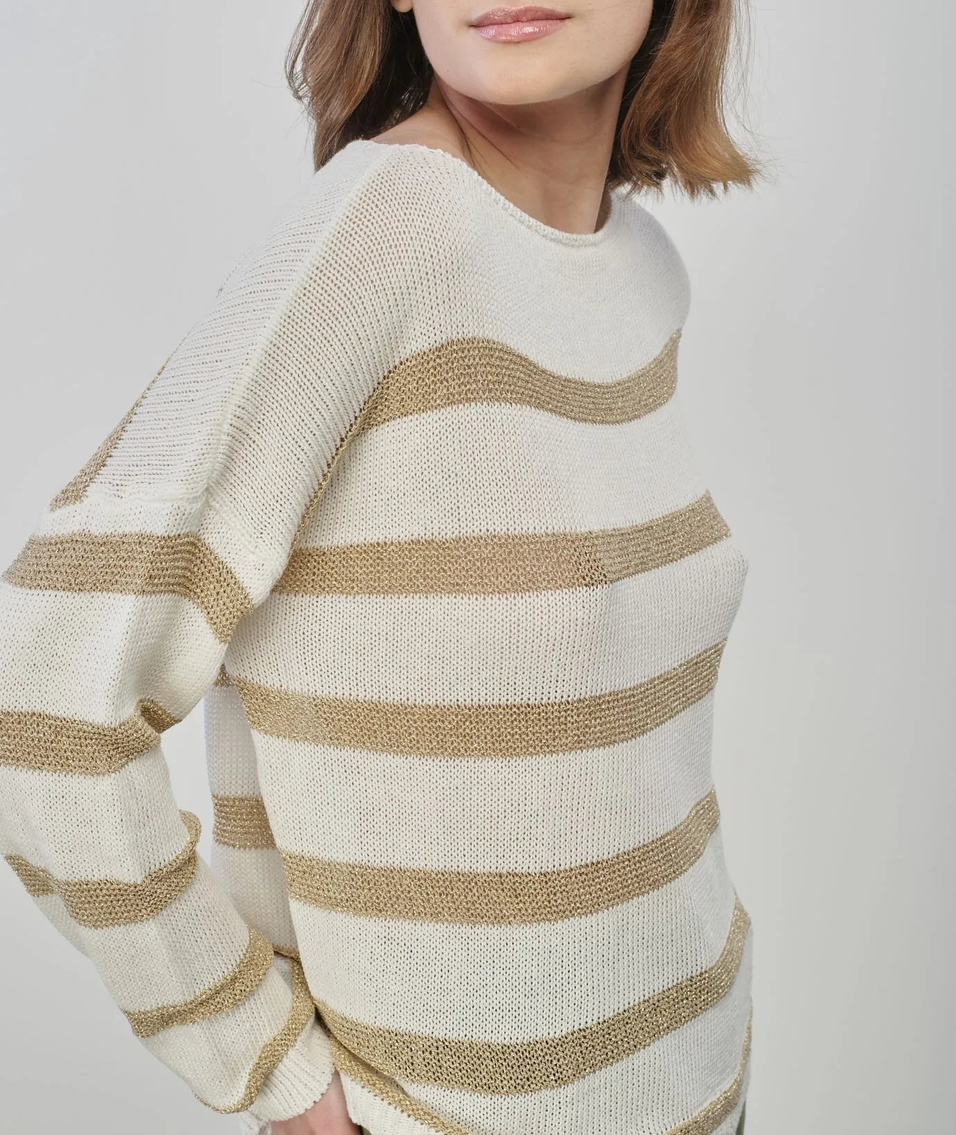 Maglioncino leggero beige con righe oro
