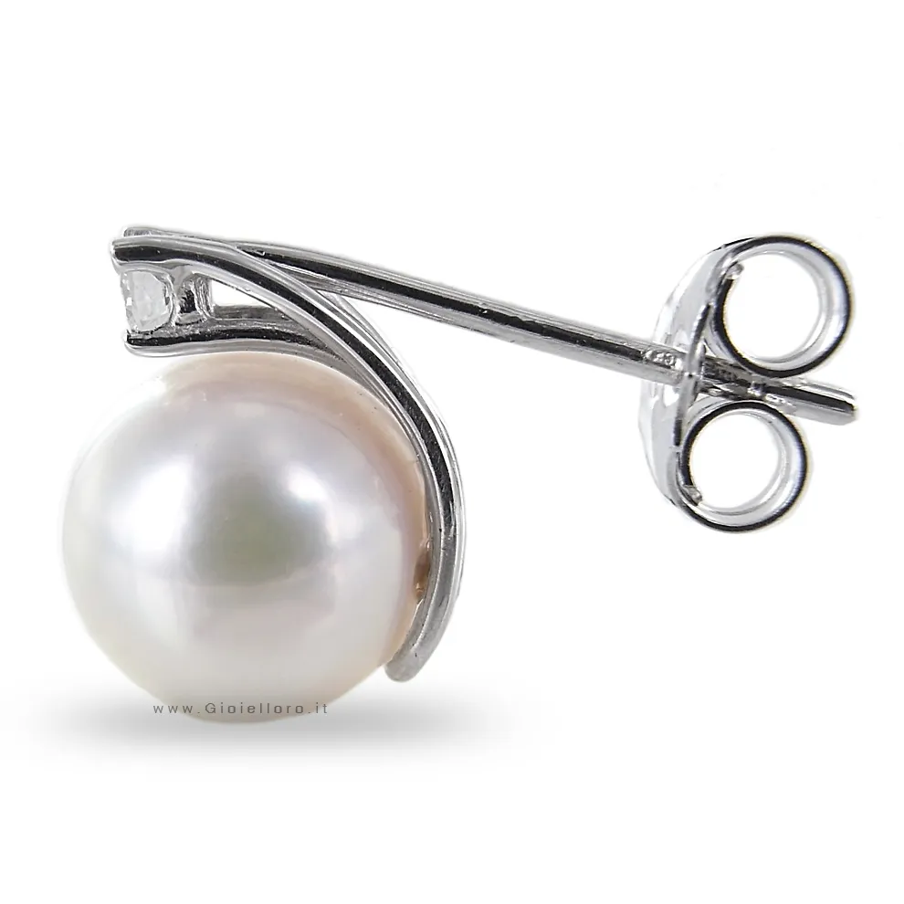 Orecchini con Perle AKOYA e diamanti ct. 0.08