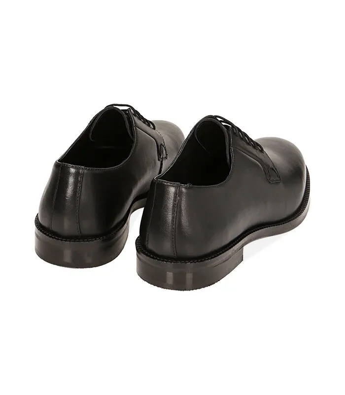 Stringate nere in pelle