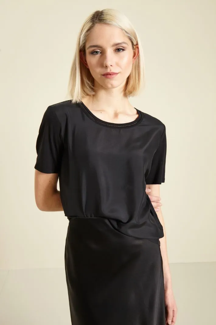 T-shirt in raso e jersey