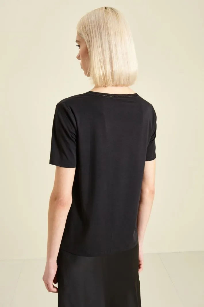 T-shirt in raso e jersey