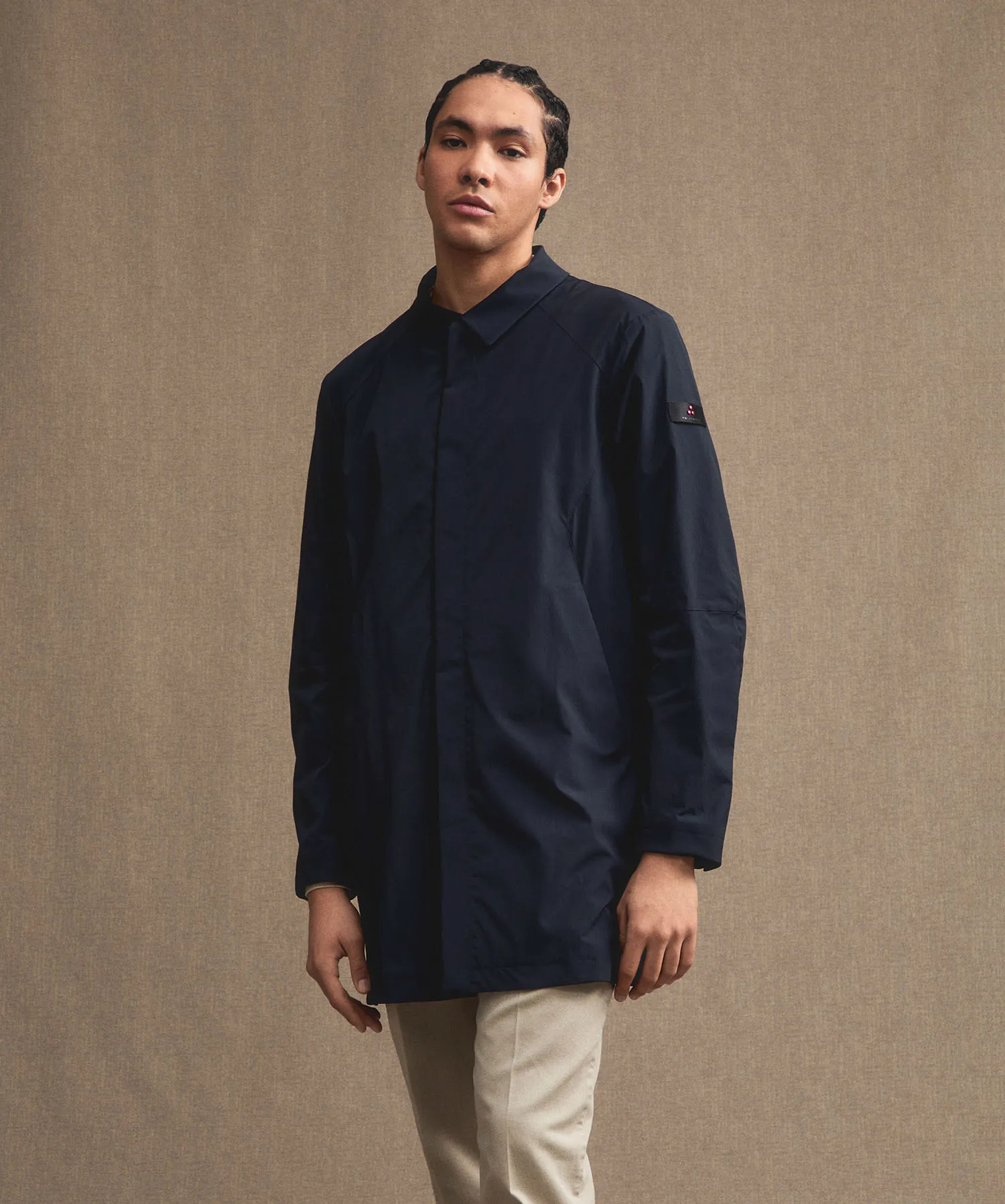 Trench liscio ed elegante