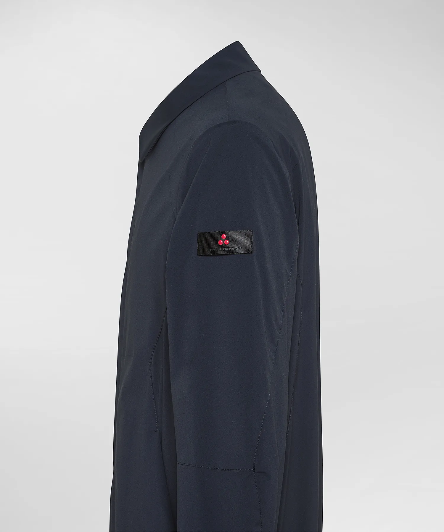 Trench liscio ed elegante